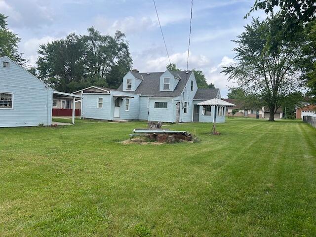 135 Rumsey Rd, Columbus, OH 43207 - back of house featuring a lawn