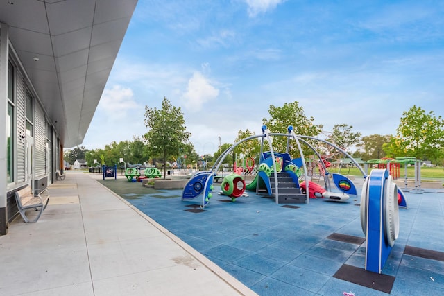 1432 Cordell Ave, Columbus, OH 43211 - view of communal playground