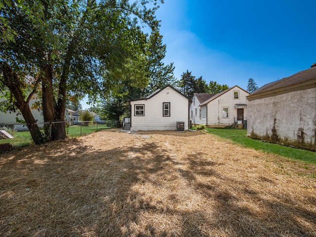 1432 Cordell Ave, Columbus, OH 43211 - view of yard