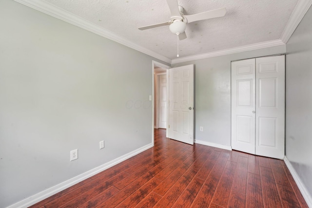 3840 Farm Brook Ln, Columbus, OH 43204 - unfurnished bedroom with hardwood / wood-style flooring, a closet, a textured ceiling, a ceiling fan, and ornamental molding