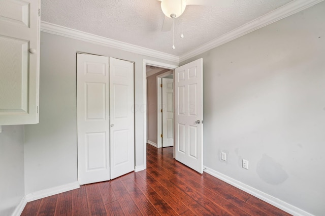 3840 Farm Brook Ln, Columbus, OH 43204 - unfurnished bedroom featuring wood finished floors, a closet, ornamental molding, a textured ceiling, and a ceiling fan