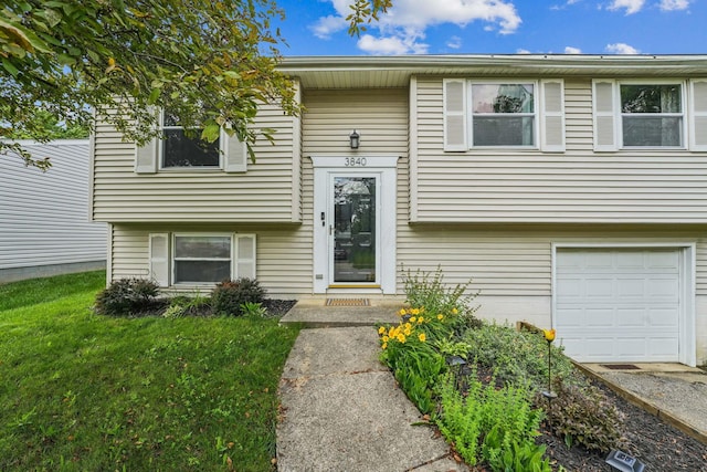 3840 Farm Brook Ln, Columbus, OH 43204 - bi-level home with an attached garage and a front lawn