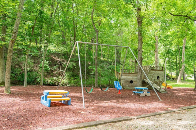 82 Pineywood Trl, Logan, OH 43138