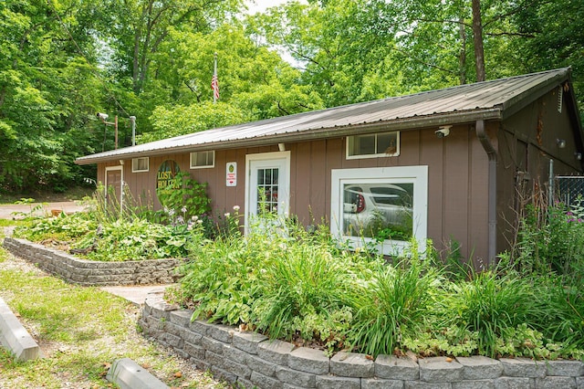 82 Pineywood Trl, Logan, OH 43138