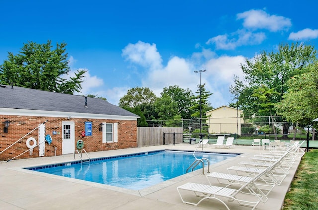 1530 Slade Ave Unit 101, Columbus, OH 43235 - community pool featuring a patio