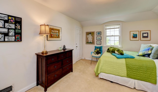 259 N Stanwood Rd, Columbus, OH 43209 - bedroom featuring lofted ceiling and light colored carpet