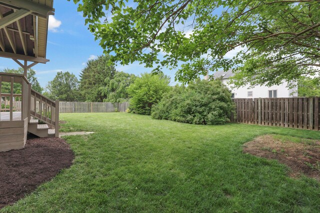 4583 Hunting Creek Dr, Grove City, OH 43123 - view of yard featuring a deck