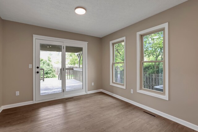 4583 Hunting Creek Dr, Grove City, OH 43123 - spare room featuring plenty of natural light, baseboards, wood finished floors, and a textured ceiling