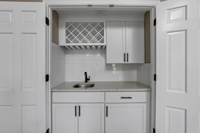 4583 Hunting Creek Dr, Grove City, OH 43123 - indoor bar with tasteful backsplash