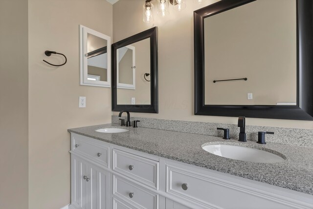 4583 Hunting Creek Dr, Grove City, OH 43123 - bathroom featuring double vanity