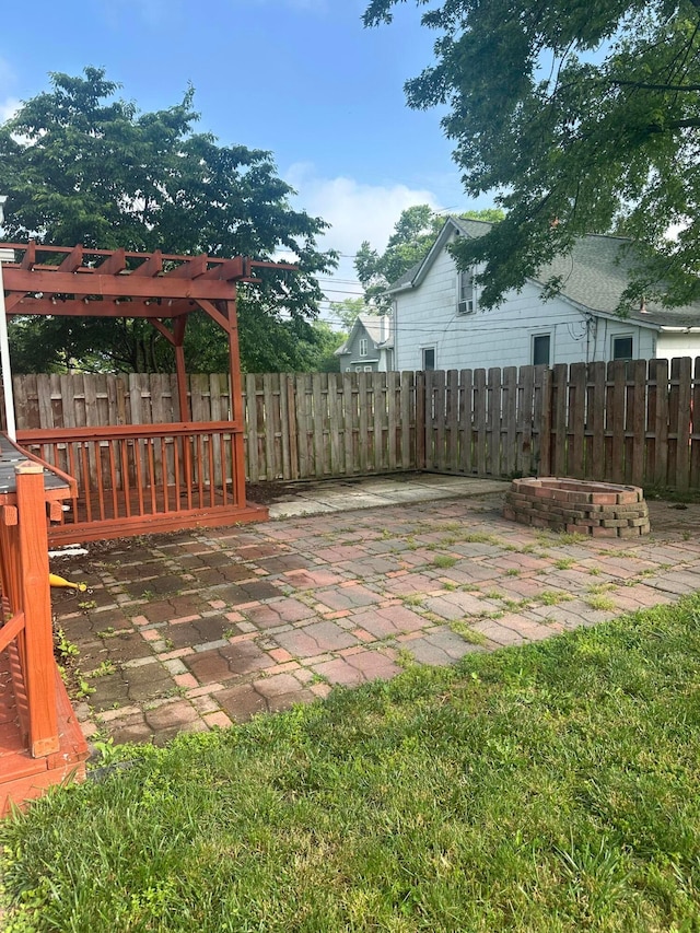 287 W Columbus St, Mount Sterling, OH 43143 - view of yard featuring a patio area