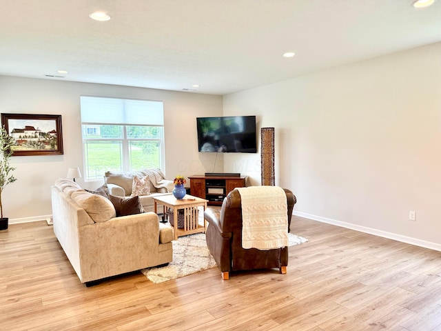 3895 Brody Dr, Grove City, OH 43123 - living room featuring light wood finished floors, recessed lighting, and baseboards