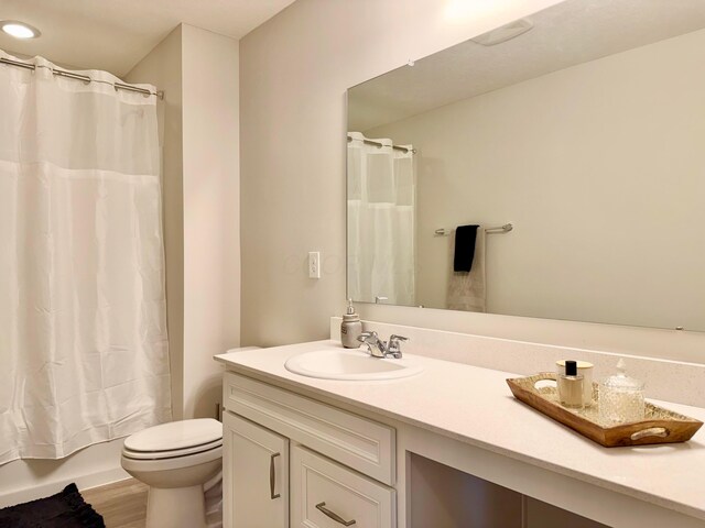 3895 Brody Dr, Grove City, OH 43123 - bathroom featuring vanity, toilet, shower / tub combo with curtain, and wood finished floors