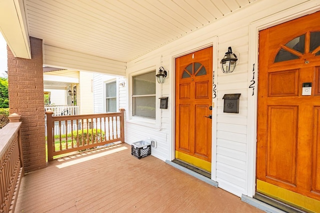 1121 Oakwood Ave, Columbus, OH 43206 - entrance to property with a porch