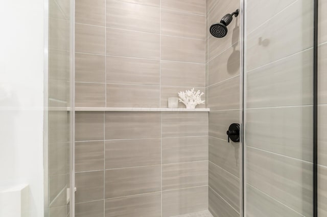 312 Cornelius St, Columbus, OH 43215 - full bath featuring a shower stall