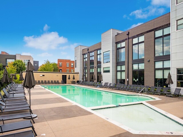 312 Cornelius St, Columbus, OH 43215 - community pool featuring a patio area