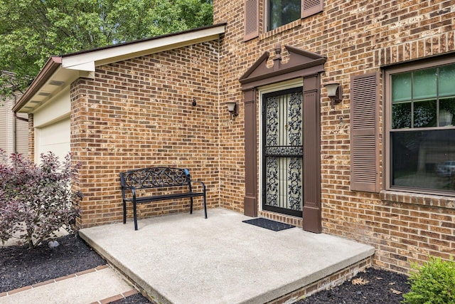 544 Waring Way, Columbus, OH 43213 - entrance to property featuring brick siding and a garage
