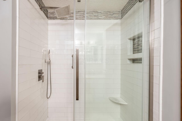 544 Waring Way, Columbus, OH 43213 - full bath with a stall shower