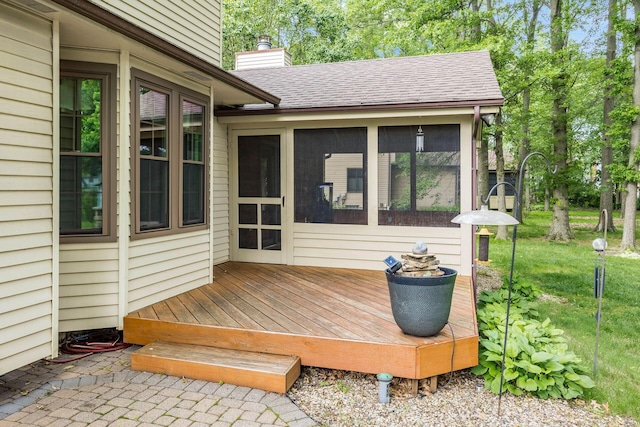 544 Waring Way, Columbus, OH 43213 - wooden terrace featuring a sunroom and a yard