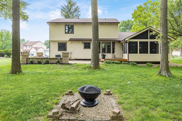 544 Waring Way, Columbus, OH 43213 - back of house featuring an outdoor fire pit, a sunroom, and a lawn