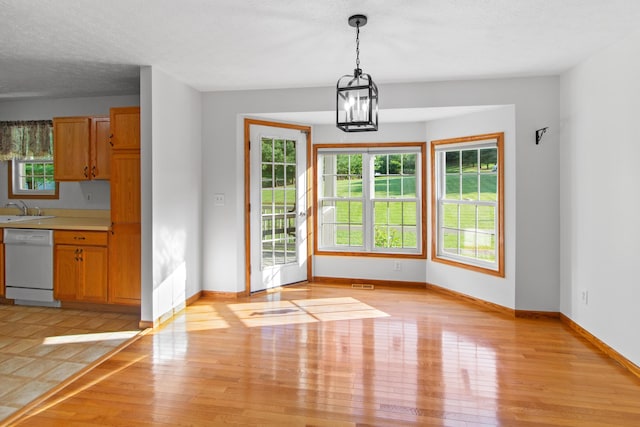 3040 Seney Rd Unit 912, Chillicothe, OH 45601 - unfurnished dining area with light wood-style flooring, baseboards, and a sink