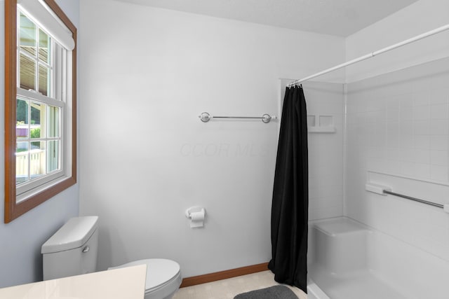 3040 Seney Rd Unit 912, Chillicothe, OH 45601 - bathroom featuring toilet, a shower with curtain, baseboards, and vanity