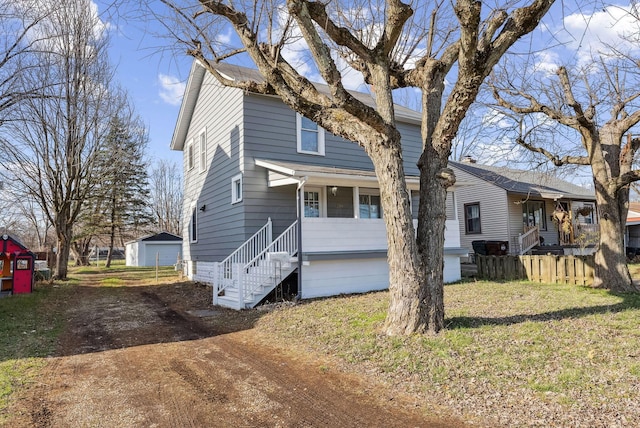 2509 Perdue Ave, Columbus, OH 43211 - view of front facade with dirt driveway and a detached garage
