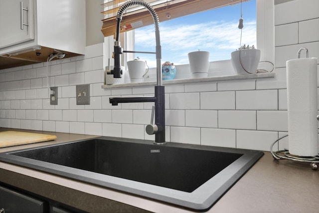982 Margate Cir, London, OH 43140 - kitchen view of tasteful backsplash and a sink