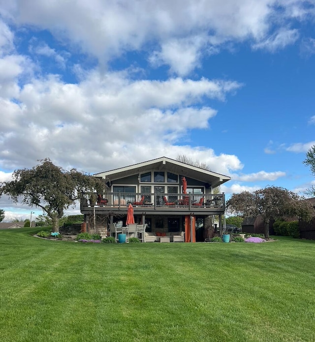 1250 E Choctaw Dr, London, OH 43140 - back of property featuring a deck and a yard