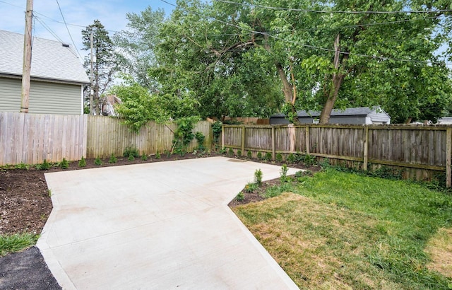 1156 S Champion Ave, Columbus, OH 43206 - fenced backyard featuring a patio