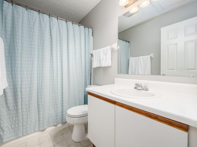 5678 Mango Ln Unit 104A, Hilliard, OH 43026 - full bathroom featuring toilet, vanity, a textured ceiling, and curtained shower