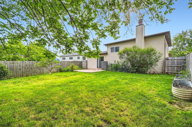 5827 Chanwick Dr, Galloway, OH 43119 - view of yard featuring central AC