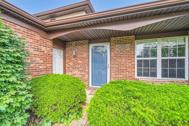 5827 Chanwick Dr, Galloway, OH 43119 - doorway to property featuring brick siding