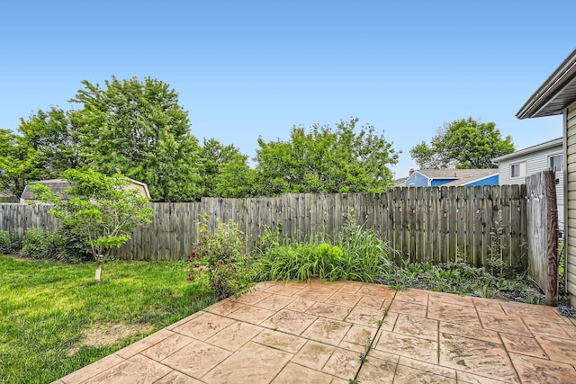 5827 Chanwick Dr, Galloway, OH 43119 - view of patio / terrace