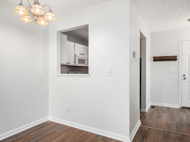 233 Malloy Ln Unit 78A, Blacklick, OH 43004 - hall featuring dark wood finished floors, a chandelier, baseboards, and a textured ceiling