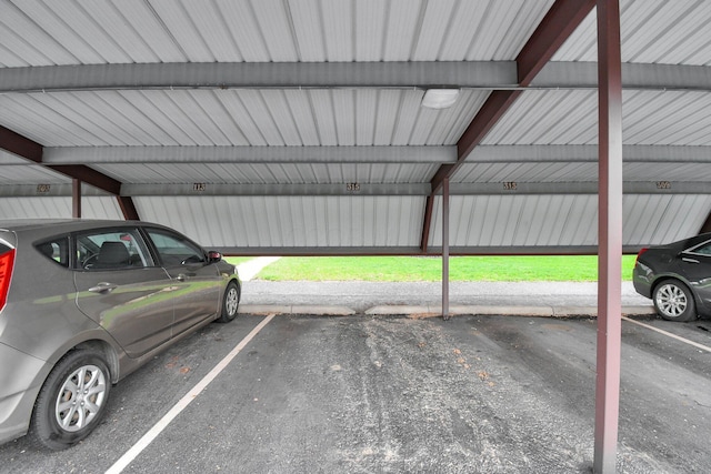 5885 Beechcroft Rd Unit 315, Columbus, OH 43229 - view of garage
