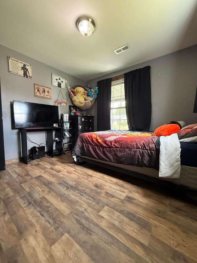 1775 Shoshoni Dr, Circleville, OH 43113 - bedroom with wood finished floors
