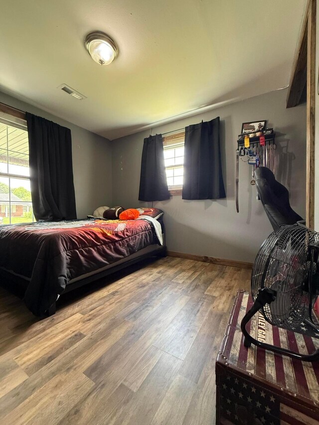 1775 Shoshoni Dr, Circleville, OH 43113 - bedroom featuring wood finished floors and baseboards