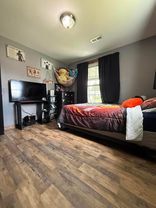 1775 Shoshoni Dr, Circleville, OH 43113 - bedroom with wood finished floors