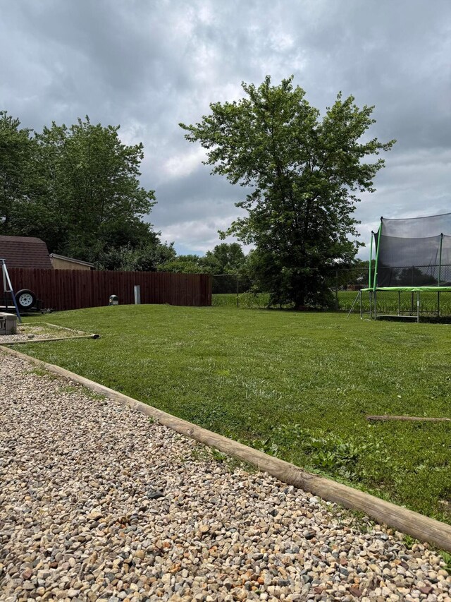 1775 Shoshoni Dr, Circleville, OH 43113 - view of yard featuring a trampoline