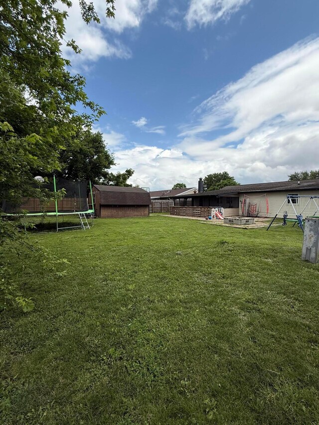 1775 Shoshoni Dr, Circleville, OH 43113 - view of yard featuring a trampoline