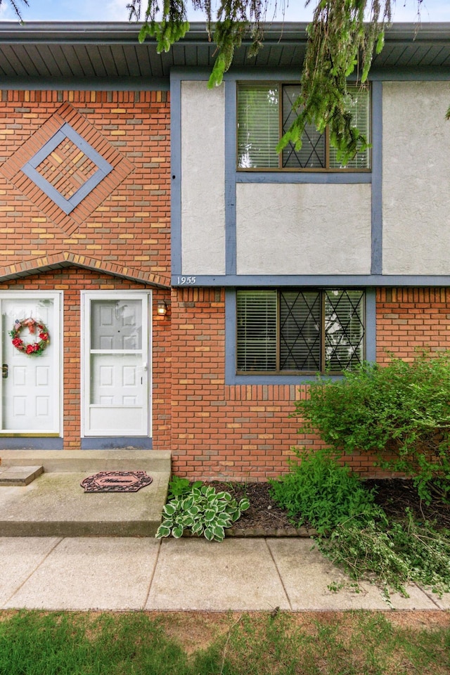 1955 Slaton Ct, Columbus, OH 43235 - view of front of house with stucco siding and brick siding
