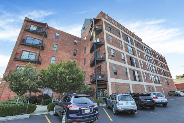 432 E Rich St Unit 4A, Columbus, OH 43215 - view of apartment building / complex featuring uncovered parking