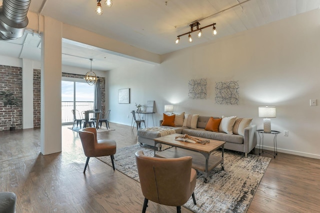 432 E Rich St Unit 4A, Columbus, OH 43215 - living room featuring wood finished floors and a chandelier