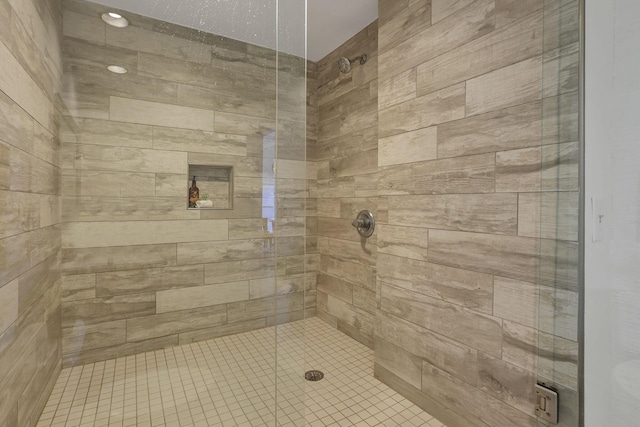 432 E Rich St Unit 4A, Columbus, OH 43215 - bathroom featuring tiled shower