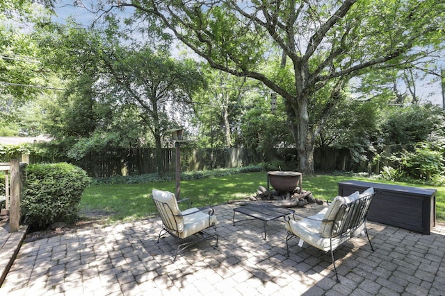 4286 Evansdale Rd, Columbus, OH 43214 - fenced backyard with a patio