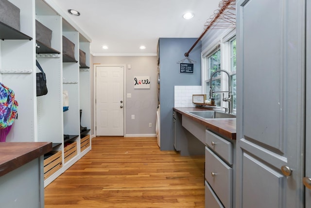 4286 Evansdale Rd, Columbus, OH 43214 - mudroom featuring light wood-type flooring, crown molding, and recessed lighting