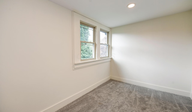 39 Auburn Ave, Columbus, OH 43205 - spare room with light carpet, baseboards, and recessed lighting