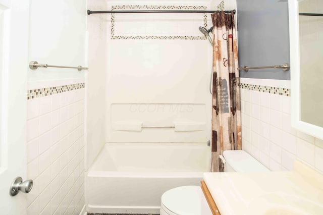 2043 Coleman Dr Unit 6F, Columbus, OH 43235 - bathroom with tile walls, toilet, shower / bath combo with shower curtain, and vanity