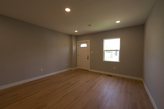 1275 Wager St, Columbus, OH 43206 - entryway with wood finished floors and recessed lighting